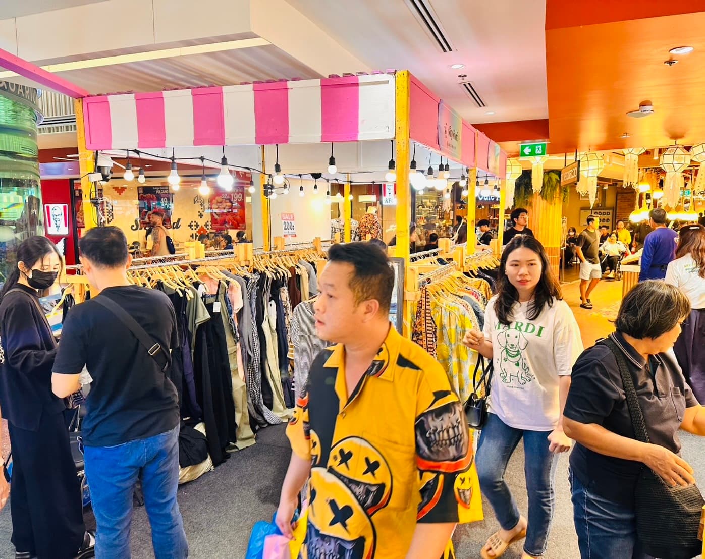 เซ็นทรัล เชียงใหม่ แอร์พอร์ต — ทำเลทางเข้าที่มีผู้คนพลุกพล่าน