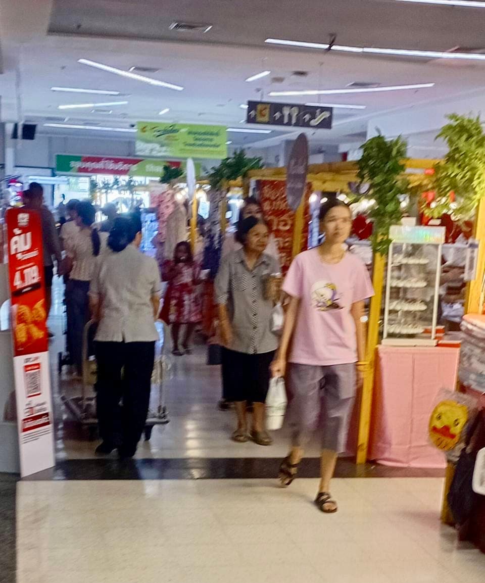 บิ๊กซี เพชรบุรี — พื้นที่จัดแสดงสินค้าใจกลางห้าง