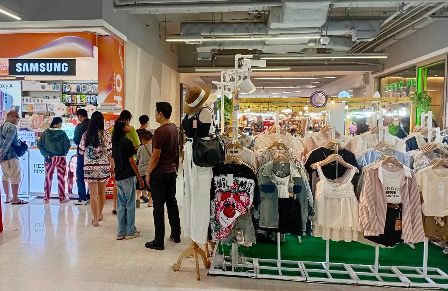 บิ๊กซี เพชรบุรี — กิจกรรมโปรโมชันหน้าร้าน