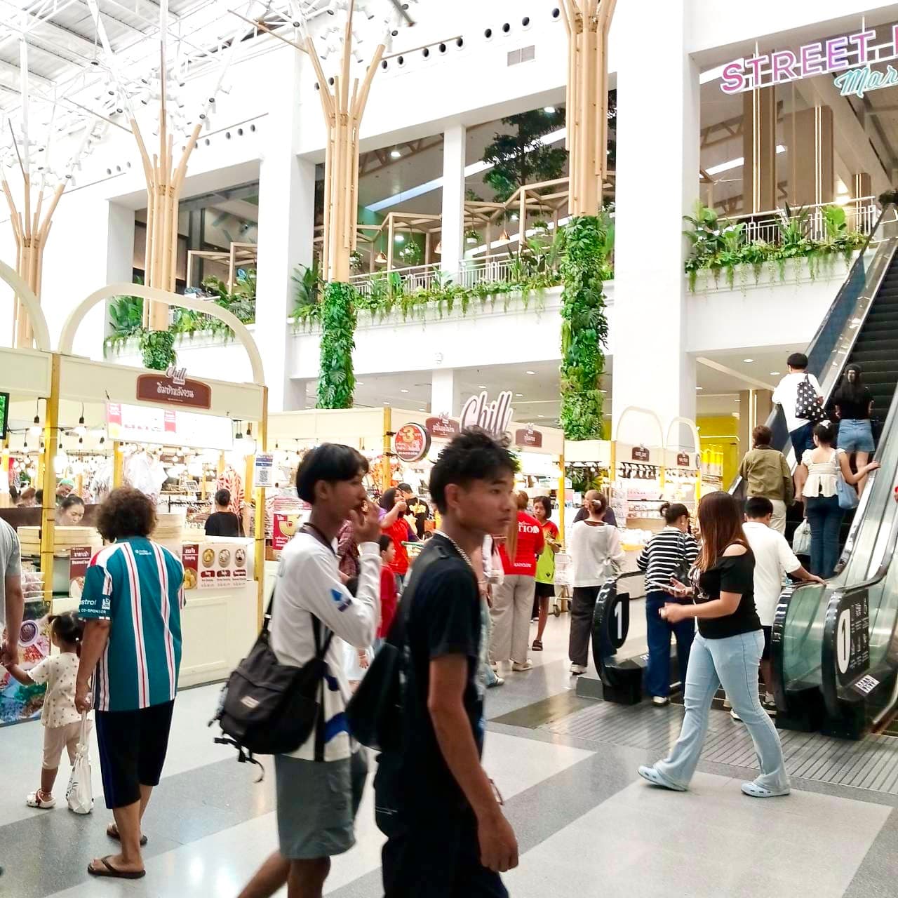 มาร์เก็ตวิลเลจ สุวรรณภูมิ — โซนบูธแฟชั่นและไลฟ์สไตล์